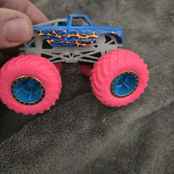 Hot Wheels Monster Trucks Bundle Toys (8) Variety Lot - Picture 9 of 9